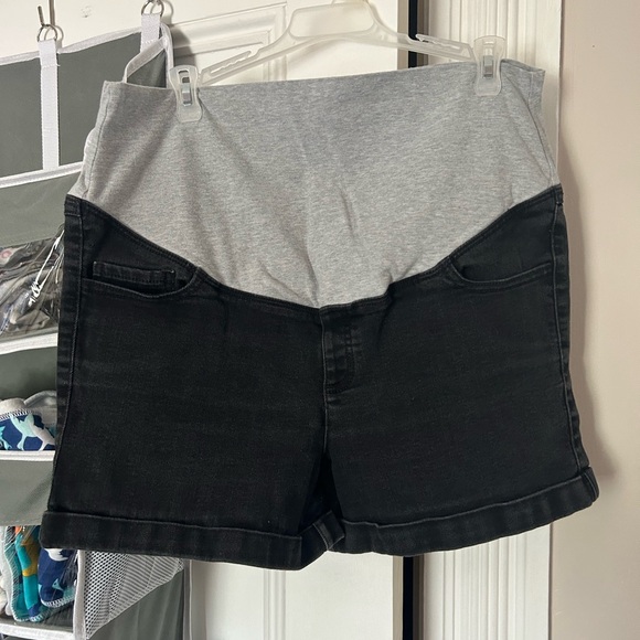 Thyme maternity Jean shorts - Picture 5 of 6